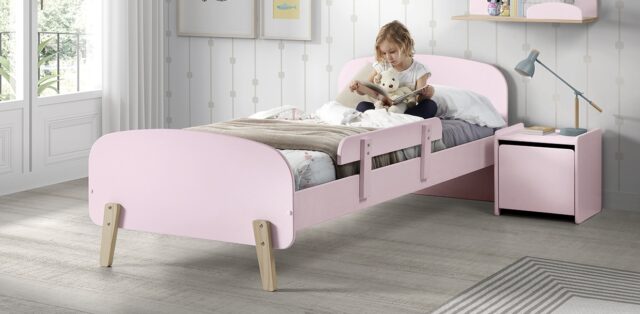 Deze Kiddy Combinatie In Roze Bestaat Uit Een Bed 90 215 200 Met Nachtkastje En Uitvalbeveiliging