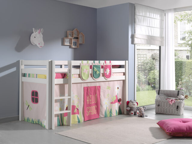 Deze Pino Combinatie Bestaat Uit Een Witte Pino Hoogslaper Een Speelgordijn Spring En 3 Zakjes Spring